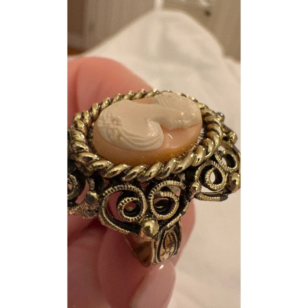 Vintage Cameo Ring Gold Tone Filigree Adjustable Band Peach White Lady Profile